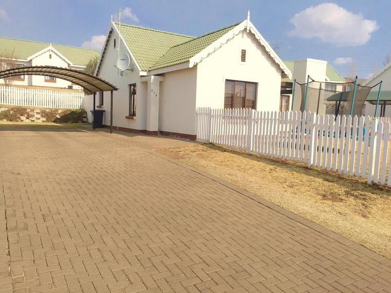 To Let 3 Bedroom Property for Rent in Hillside Western Cape